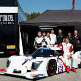 Das Team von Reiter Engineering zusammen mit dem Ligier JS P320 und Freddie Hunt (sitzend)