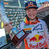 Das breite Lächeln war sein Erkennungsmerkmal: René Hofer nach dem Sieg in Arco