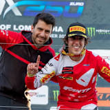 Nicholas Lapucci feiert mit Marco Maddii in Mantova