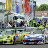 Der Dicke (links): Porsche 997 GT3 RSR-MR beim 24h Rennen auf dem Nürburgring 2008