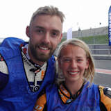 Lucy Michel (re.) mit Jonas Folger in einer Serie am Start