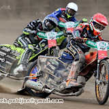 Mikkel Michelsen (vorne) führt die Speedway-EM an