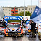   Ott Tänak und Martin Järveoja im Ziel