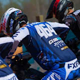 Dominique Thury beim Starttraining zwischen Joey Crown (links) und Garret Marchbanks