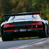 Zeigt der Konkurrenz das Heck: Der Audi R8 LMS von Nico Müller, Dries Vanthoor, Frédéric Vervisch und Frank Stippler führt auf dem Nürburgring