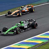 Nico Hülkenberg in Brasilien, hinten Lando Norris im McLaren