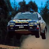 Bis heute unvergessen: Colin McRae als Überflieger im Prodrive-Subaru