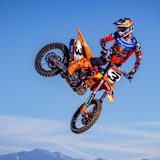 KTM SX-F Factory Editions 2026: Schöner fliegen