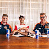 Brian Uriarte (Mitte) mit Niklas Ajo und Pit Beirer