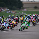 Freddie Heinrich (9) sticht vor Erno Kostamo (38) und David Datzer (1) als Erster in die Kurve