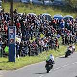 Wenn das Wetter passt, säumen tausende Zuseher den Dundrod Circuit