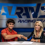 Daniel Muñoz mit Teammanagerin Laura Bertulessi