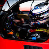 Mathieu Jaminet im Cockpit des Genesis GMR-001