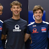 Von Links: Teammanager Alex de Angelis, Alberto Ferrández, Izan Guevara und Gino Borsoi