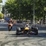 Beim Red Bull Show Run am Sonntag war sowohl die Zweirad- als auch die Vierrad-Königsklasse vertreten