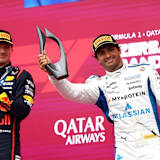 Carlos Sainz mit Sieger Verstappen in Baku