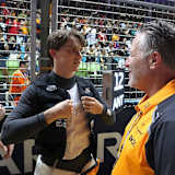 Oscar Piastri mit McLaren-CEO Zak Brown