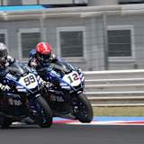 Die Motoxracing-Piloten kämpfen oft im hinteren Teil des Feldes