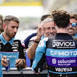 Jorge «Aspar» Martinez freut sich über Maximo Quiles' Erfolge