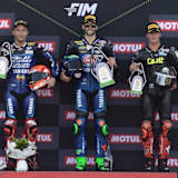 Alberto Surro (re) gemeinsam mit Can Öncü (li) und Stefano Manzi (mi) auf dem Podium