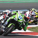 Jeremy Alcoba nimmt es mit der einzigen Kawasaki mit Triumph und Ducati auf