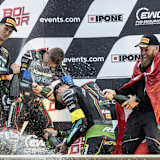 Riesige Freude auf dem Siegerpodest