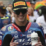 Freude bei Izan Guevara: Er darf am 19. November mit der MotoGP-Yamaha fahren