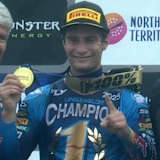 Simon Längenfelder erhält seine WM-Medaille