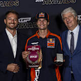 David Luongo (CEO Infront Moto Racing), Weltmeister Simon Längenfelder und FIM-Präsident Jorge Viegas