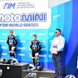 Orga-Chefin Ana Ezpeleta, rechts neben den Kindern