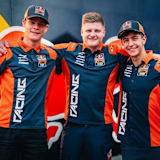 WM-Leader Rueda (re.) mit Niklas Ajo und Collin Veijer