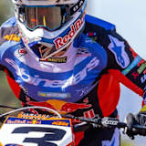 Eli Tomac hat einen Finger stets am Kupplungshebel