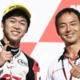 Ai Ogura und Teamchef Hiroshi Aoyama (re.)