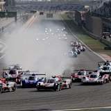 Schon am Start vorne: Die beiden Toyota GR010 Hybrid