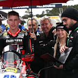 Troy Bayliss ist nur als Vater von Oli dabei