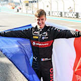 Théo Pourchaire nach seinem F2-Titelgewinn in Abu Dhabi