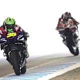 Yamaha-Testfahrer Cal Crutchlow vor der Ducati GP23 von Johann Zarco