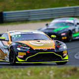 Die letztjährigen Meister Hugo Sasse und Mike David Ortmann starten erneut für PROsport Racing - insgesamt starten fünf Aston Martin Vantage GT4