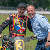 Martin Malek (l.) war überall, wie hier bei Stephan Prante vom DMSC Bielefeld, ein gerngesehener Gast