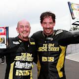 Markus Schlosser (re.) und Marcel Fries holen sich den Sieg im ersten Rennen in Estoril