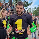 Das Meister T-Shirt war bei Lukas Maurer vorsichtshalber bereits vorbereitet