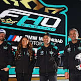 Faye Ho mit ihrem Macau-GP-Aufgebot Hickman, Brookes und Rutter