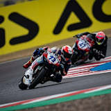 Max Kofler vor seinem Bruder Andreas  