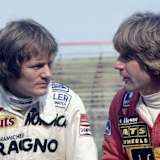 Bild aus 1982: Manfred Winkelhock (re.) mit Marc Surer
