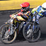 Norick Blödorn vor Philip Hellström-Bängs