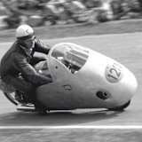 Werner Haas siegte nach 1952 auch 1954 (Foto) bei seinen Heim-GP auf der Solitude