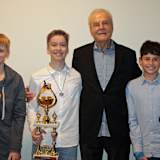 Dieter Braun ehrt Bradl-Junioren