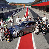 Die zwölf Teilnehmer an einem Porsche 911 GT3 Cup