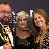Michèle Mouton (Mitte) beim Emmy Award