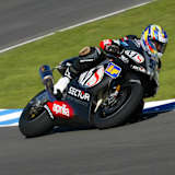 Régis Laconi sammelte 2002 auf der Aprilia Dreizylinder-Cube 33 Punkte und wurde WM-Neunzehnter